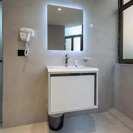 Dada Art Gallery - Hotel Tirana